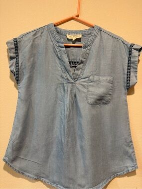 Sweet Wanderer Denim-Look V-Neck Chambray Blouse in Light Blue